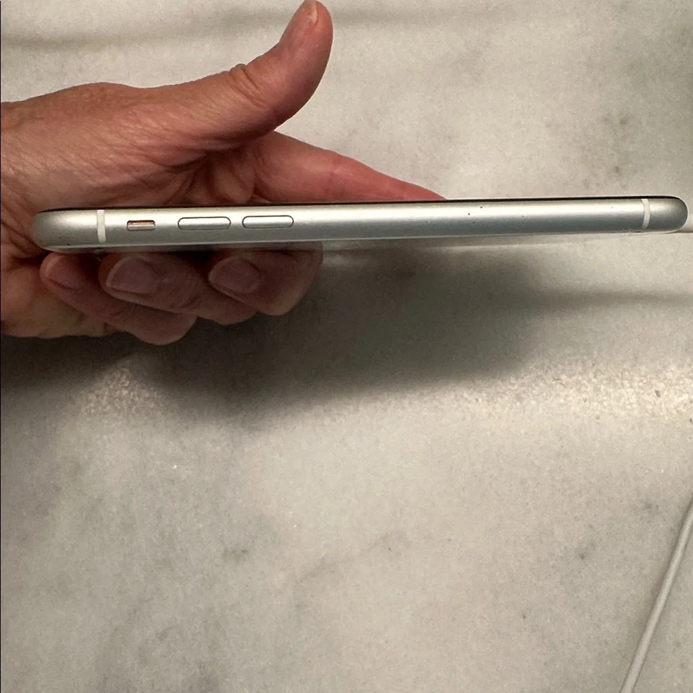 APPLE IPHONE XR White
